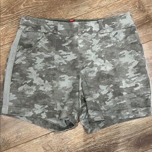 Spanx Women's Size Medium Stone Wash Camo Twill Shorts